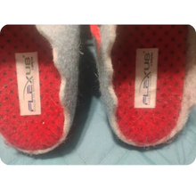 Load image into Gallery viewer, Spring Step Women’s Wool Little Red Riding Hood Fairy Tale Slippers Size 9
