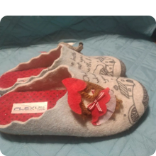 Load image into Gallery viewer, Spring Step Women’s Wool Little Red Riding Hood Fairy Tale Slippers Size 9
