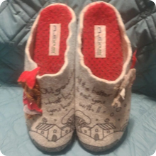 Load image into Gallery viewer, Spring Step Women’s Wool Little Red Riding Hood Fairy Tale Slippers Size 9
