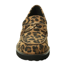 Load image into Gallery viewer, VANELi Zack, Camel Leo Eureka, 7.5 Narrow Camel Brown Leopard Print
