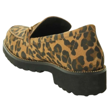 Load image into Gallery viewer, VANELi Zack, Camel Leo Eureka, 7.5 Narrow Camel Brown Leopard Print
