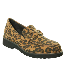 Load image into Gallery viewer, VANELi Zack, Camel Leo Eureka, 7.5 Narrow Camel Brown Leopard Print
